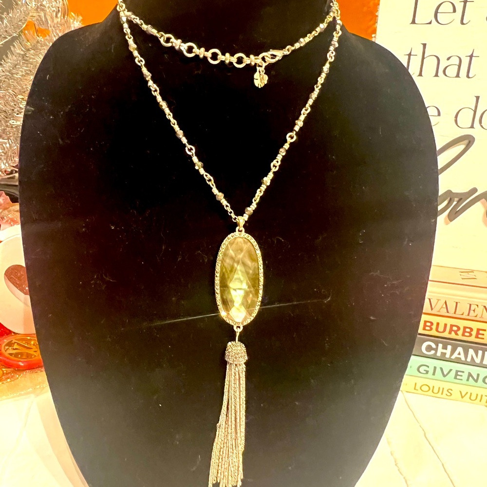 EUC beautiful vintage long silver and black and white beaded necklace.